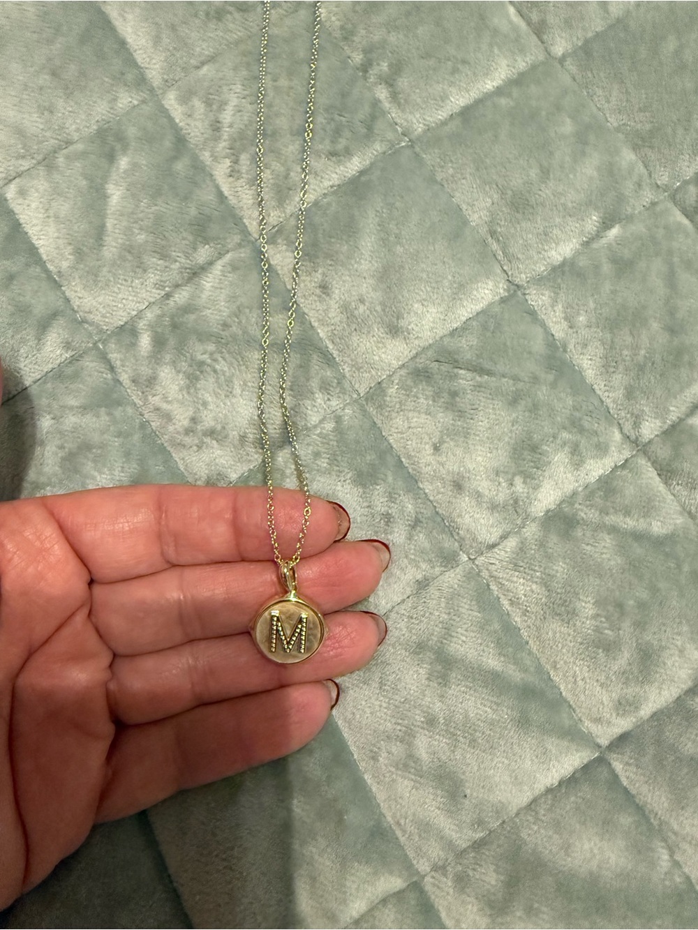 Kendra Scott Gold 'M' Initial Disc Pendant Necklace